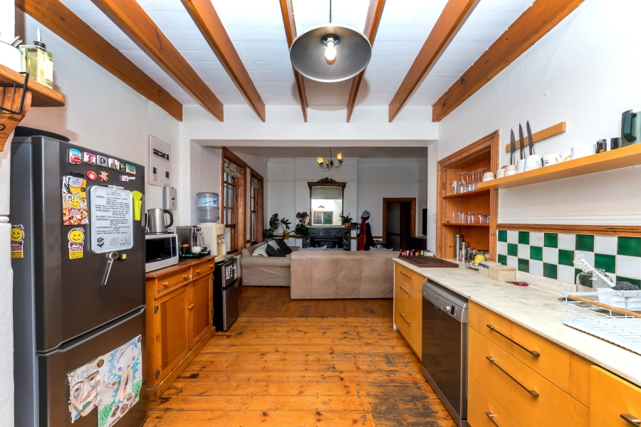 To Let 4 Bedroom Property for Rent in Vredehoek Western Cape
